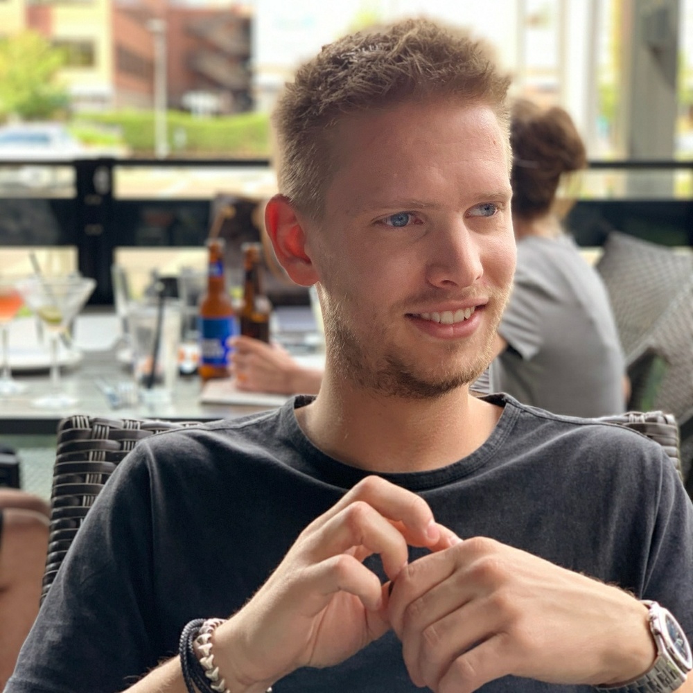 Meet your Posher, Dustin